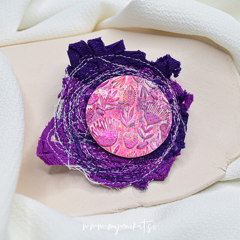 B02_unikatna-broska-viola-unikatni-nakit-myunikat-TjasaVodeb