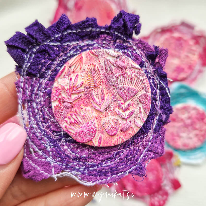 B02a_unikatna-broska-viola-unikatni-nakit-myunikat-TjasaVodeb