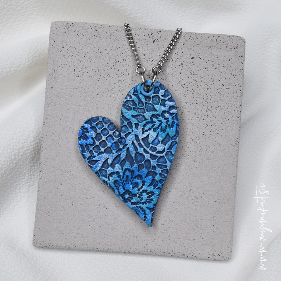 V948a-unikatna-verizica-srcek-abstrakt-unikatni-nakit-myunikat-fimo-modra