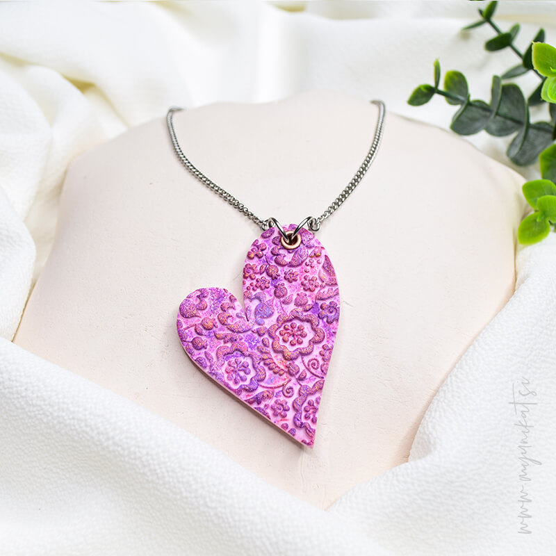 V950a-unikatna-verizica-srcek-abstrakt-unikatni-nakit-myunikat-fimo-pastelno-roza_