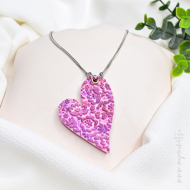 V950b-unikatna-verizica-srcek-abstrakt-unikatni-nakit-myunikat-fimo-pastelno-roza_