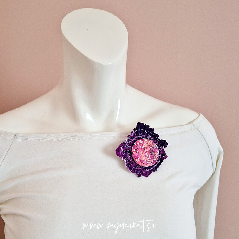 B02b_unikatna-broska-viola-unikatni-nakit-myunikat-TjasaVodeb