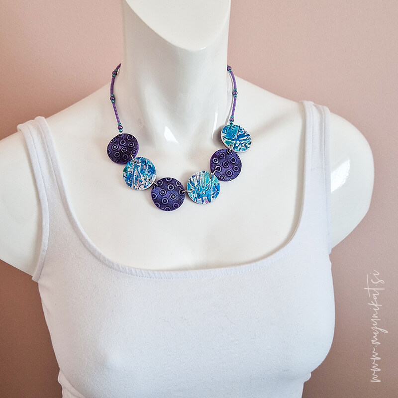 V1020e-unikatna-verizica-ABSTRAKT-unikatni-nakit-myunikat-tjasavodeb-viola-modrozelena