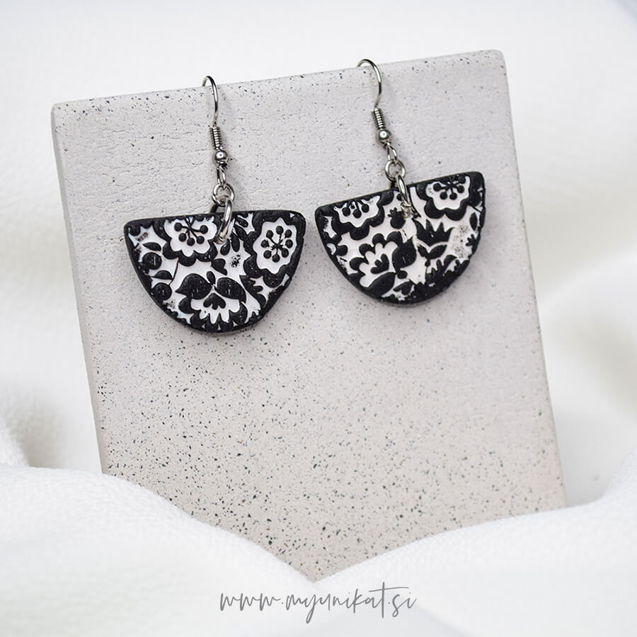 U471a-viseci-unikatni-uhani-nakit-myunikat-TjasaVodeb-crna_bela