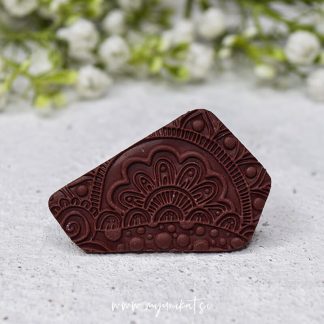 P567_rocno-izdelan-unikatni-prstan--geometric-nakit-Myunikat_TjasaVodeb-fimomasa-cokoladno-rjava