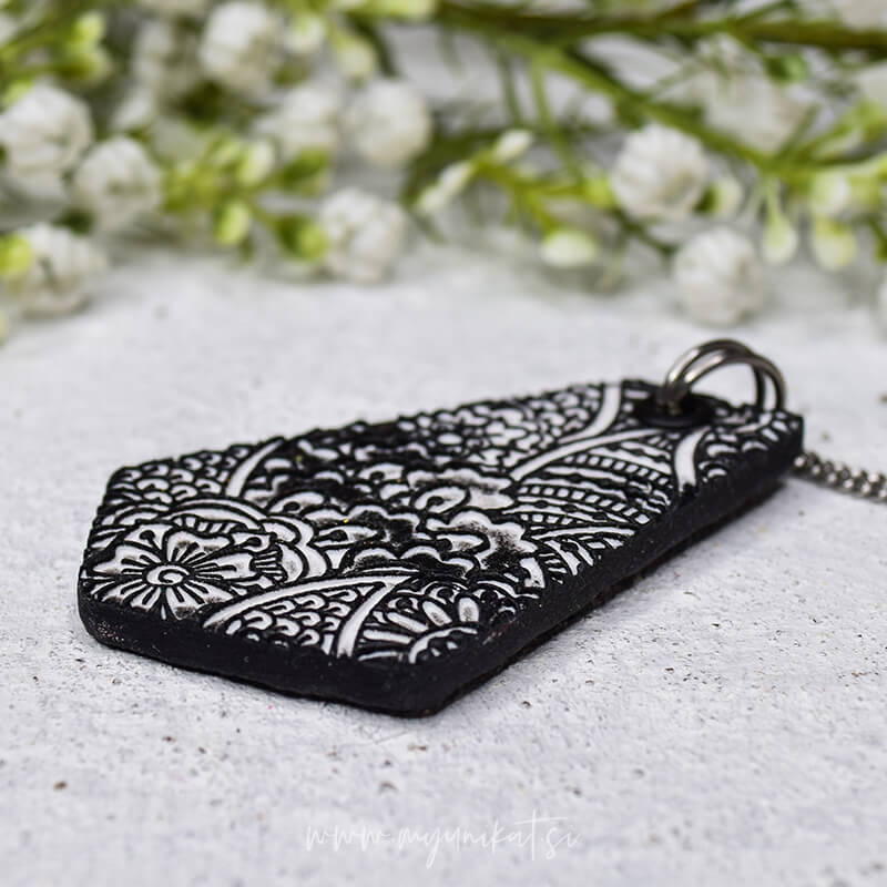 V1071a-unikatna-verizica-GEOMETRIC-unikatni-nakit-myunikat-tjasavodeb-crna-bela(1)