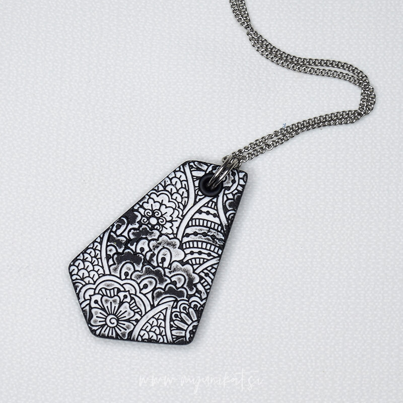 V1071b-unikatna-verizica-GEOMETRIC-unikatni-nakit-myunikat-tjasavodeb-crna-bela(1)