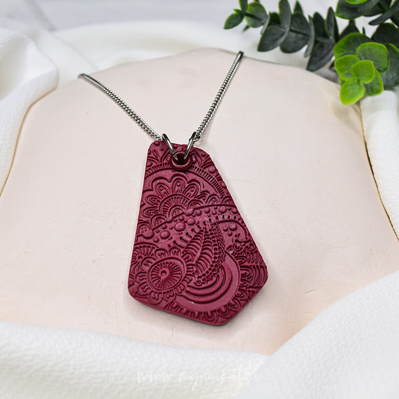 V1076-unikatna-verizica-GEOMETRIC-unikatni-nakit-myunikat-tjasavodeb-bordo-rdeca