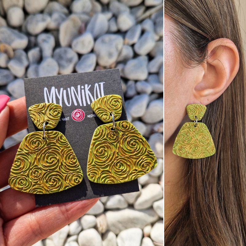 U638-viseci-unikatni-uhani_nakit-myunikat-TjasaVodeb-zelena-pistacija-zlata