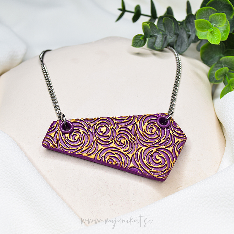 V1084-unikatna-verizica-ROSES-unikatni-nakit-myunikat-tjasavodeb-viola-zlata