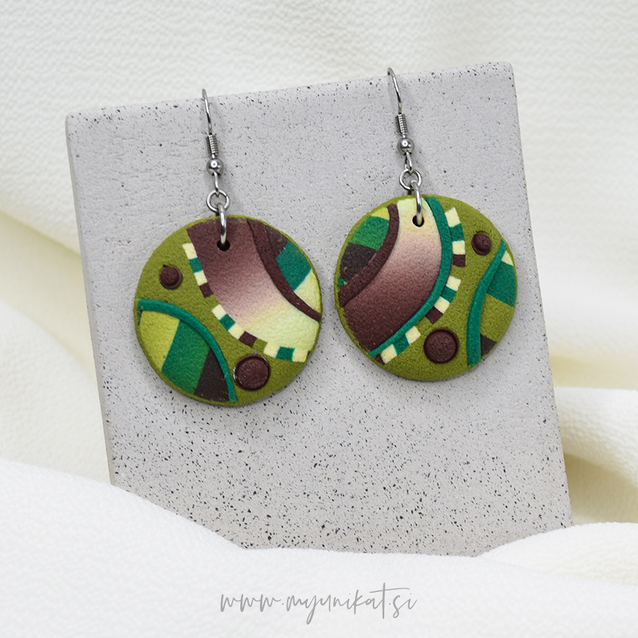 U712-viseci-unikatni-uhani-UNIQUE-nakit-myunikat-TjasaVodeb-zelena-rjava-bež-d