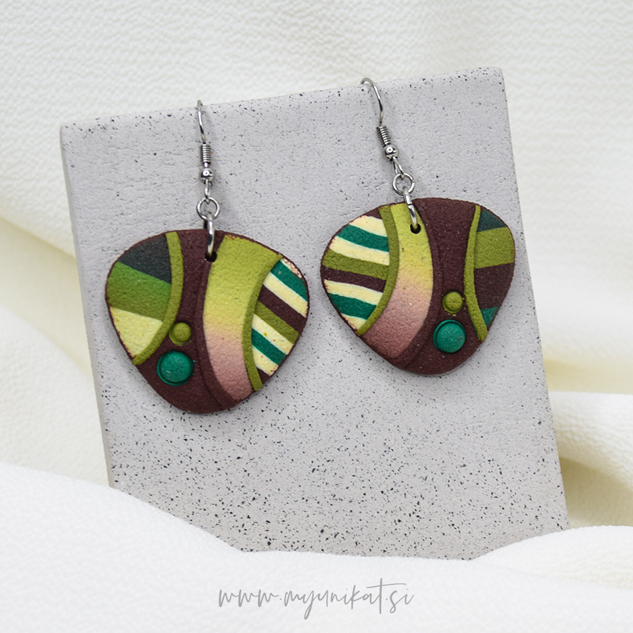 U715-viseci-unikatni-uhani-UNIQUE-nakit-myunikat-TjasaVodeb-zelena-rjava-bež-d