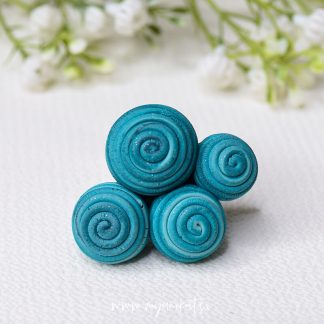 P621_rocno-izdelan-unikatni-prstan-nakit-Myunikat_TjasaVodeb-fimomasa-petrol