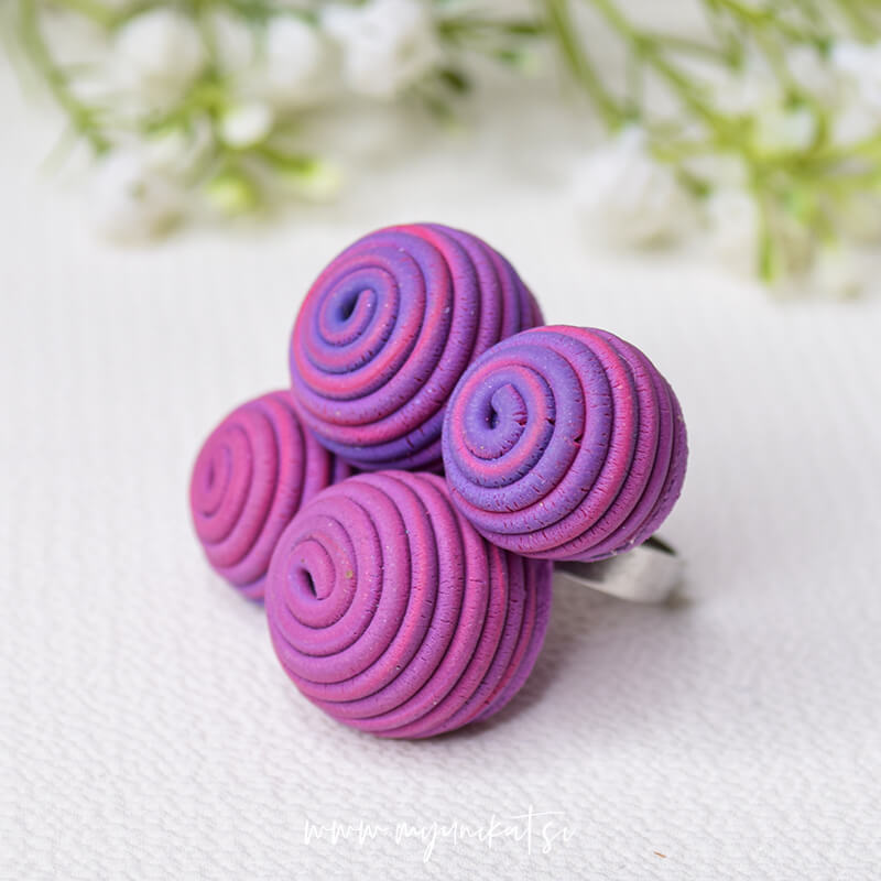 P622_rocno-izdelan-unikatni-prstan-nakit-Myunikat_TjasaVodeb-fimomasa-viola-a