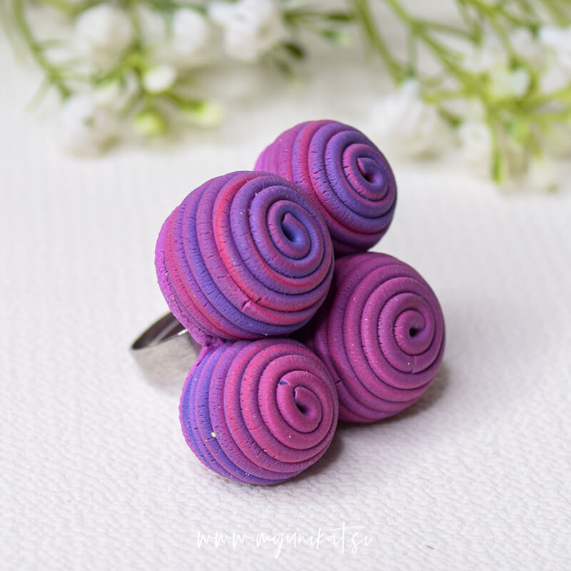 P622_rocno-izdelan-unikatni-prstan-nakit-Myunikat_TjasaVodeb-fimomasa-viola-b