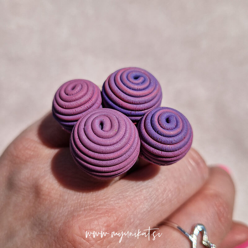 P622_rocno-izdelan-unikatni-prstan-nakit-Myunikat_TjasaVodeb-fimomasa-viola-e