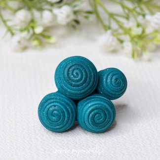 P625_rocno-izdelan-unikatni-prstan-nakit-Myunikat_TjasaVodeb-fimomasa-petrol