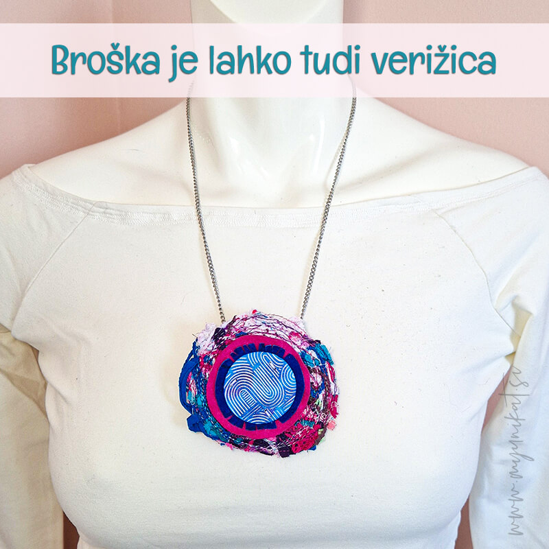 B65d_unikatna-broska-roza-modra-bela-unikatni-nakit-myunikat-TjasaVodeb